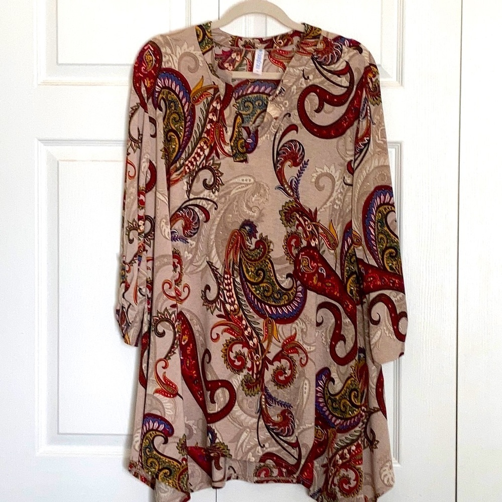 # Beautiful 3/4 sleeve XXL paisley top
